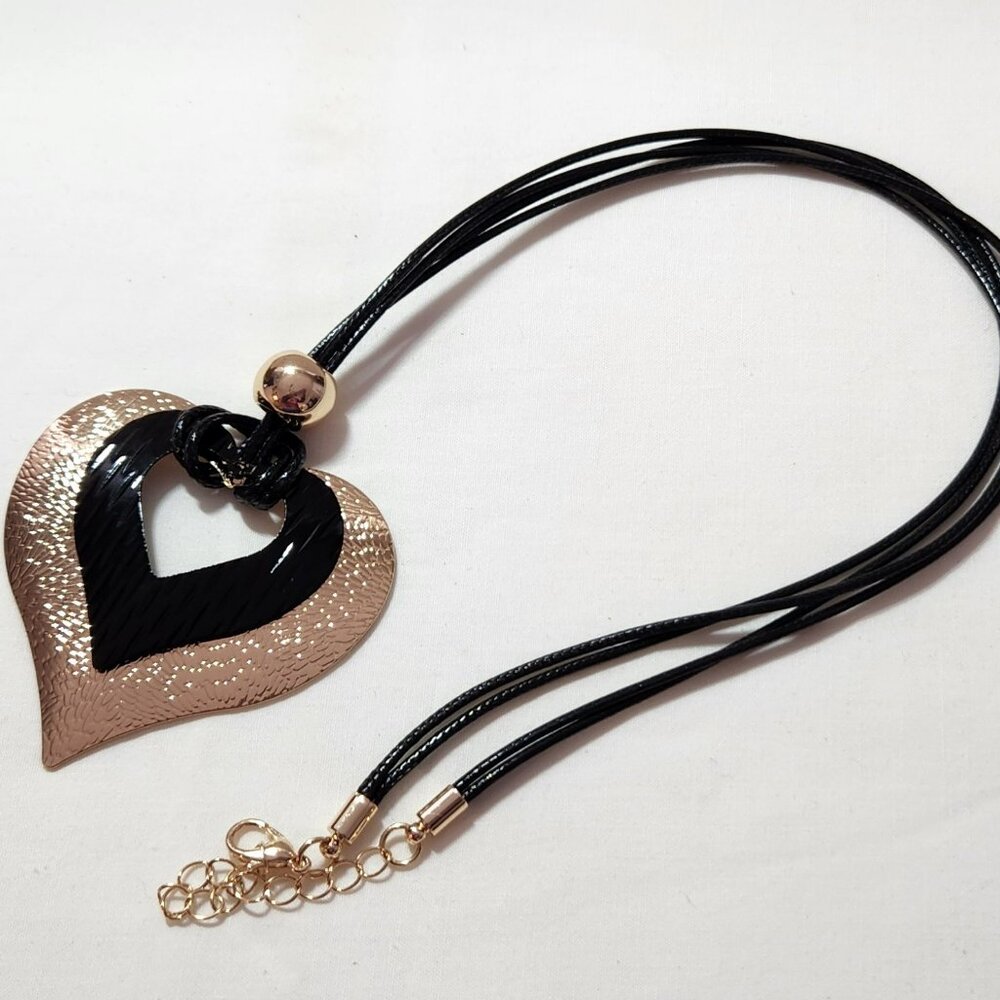 THREE FOR $20 Pretty heart pendant necklace costume black gold NIB